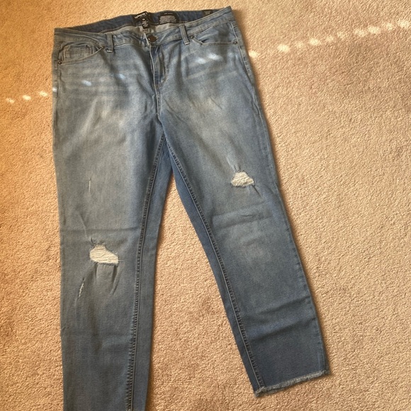 Kenneth Cole distressed frayed hem ankle jean, light to medium wash size 14 - Picture 1 of 7